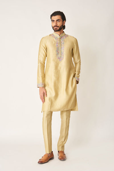 Man wearing misty moss chanderi silk kurta set