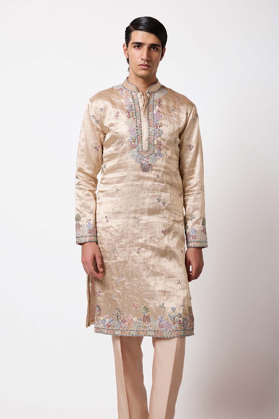 Woman wearing Aisha Rao Matilda ivory Light Gold Applique Embellished Banarasi