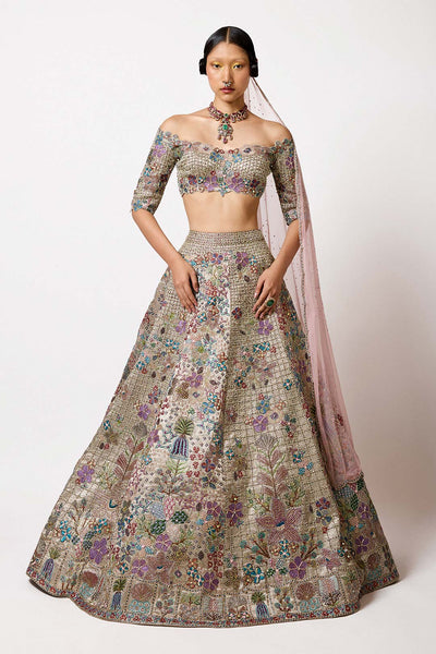 Woman wearing Aisha Rao Matilda Silver -Gold Applique Embellished Banarasi Tissue