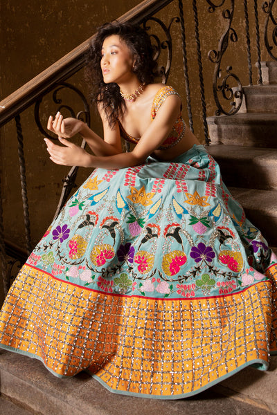 Side view of blouse embroidery and dupatta border