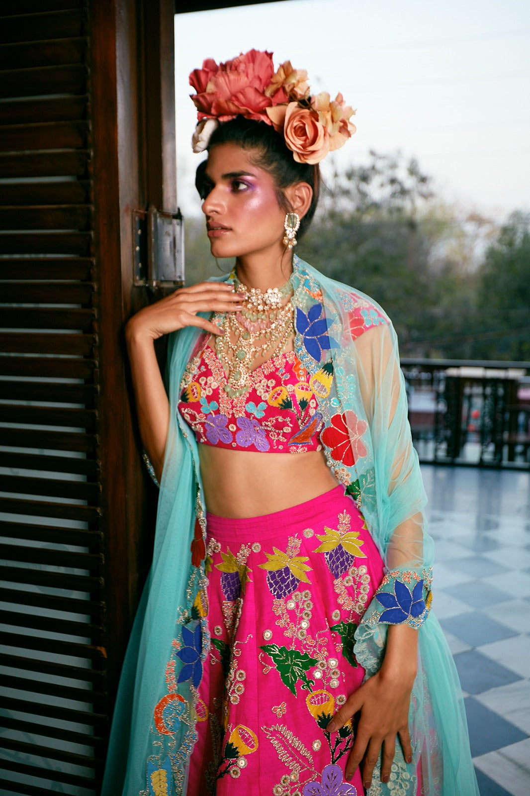 Embellishment and cutwork on dupatta edge