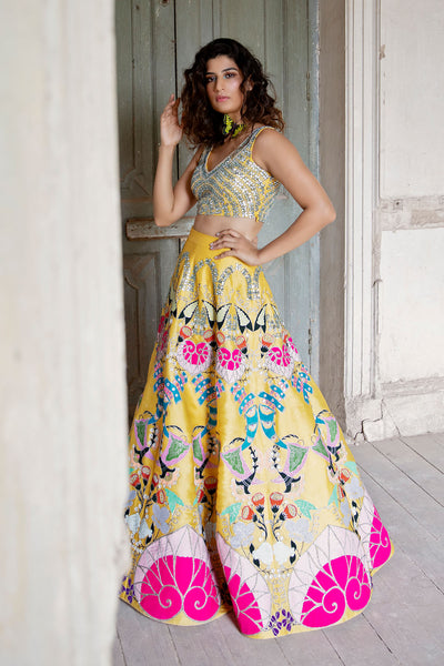 Side view of yellow organza lehenga with dupatta