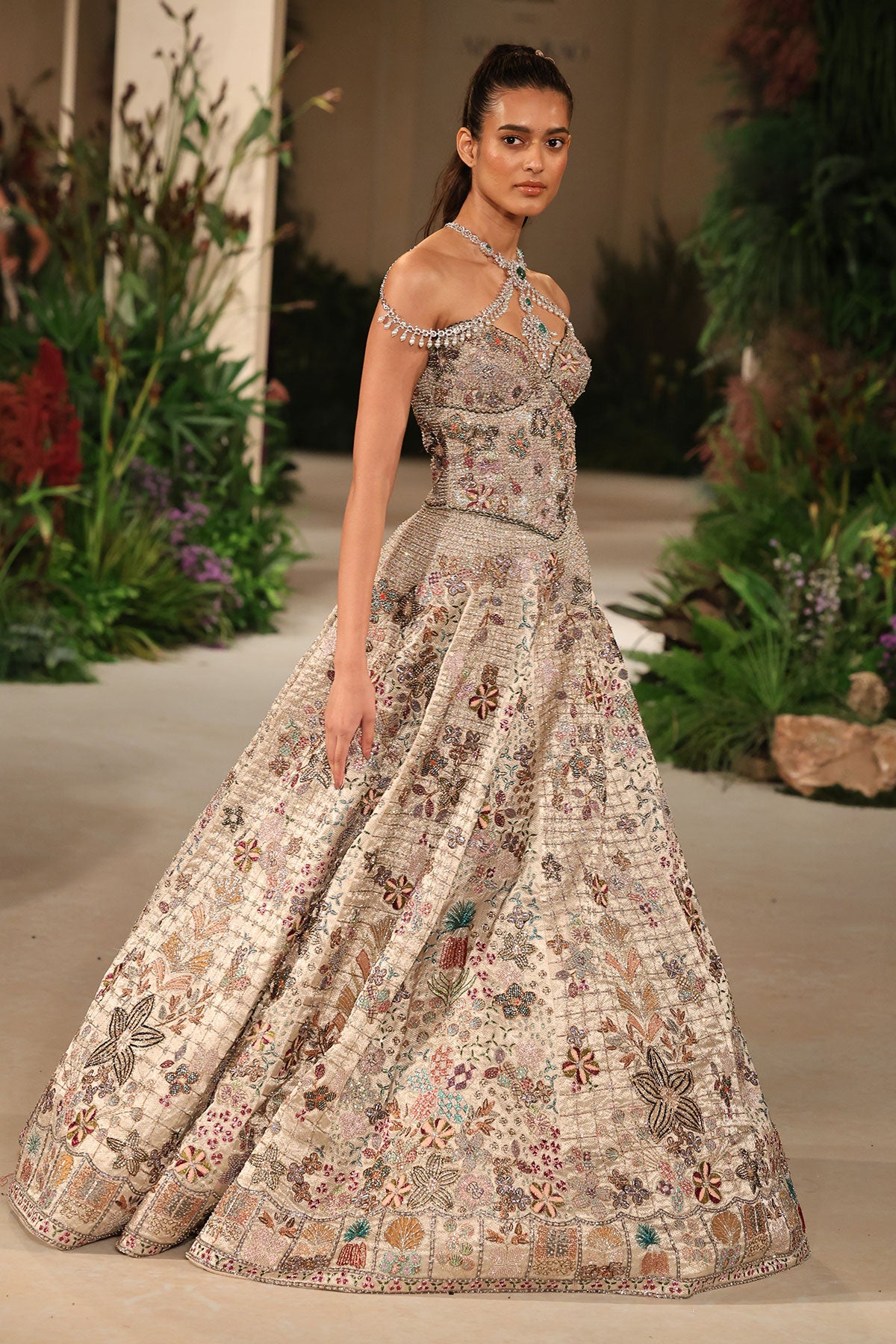 Side profile presenting the Wild At Heart silver check hk lehenga with intricate applique embellishment