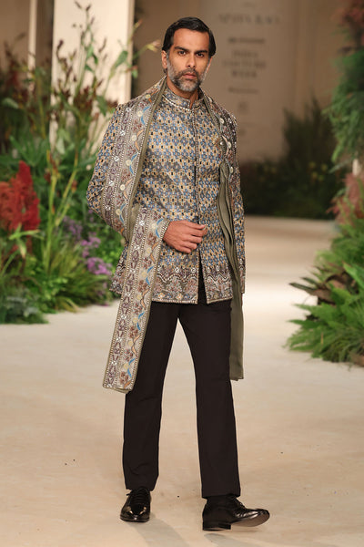 Motion shot capturing the drape of the stole with the tissue bandhgala.