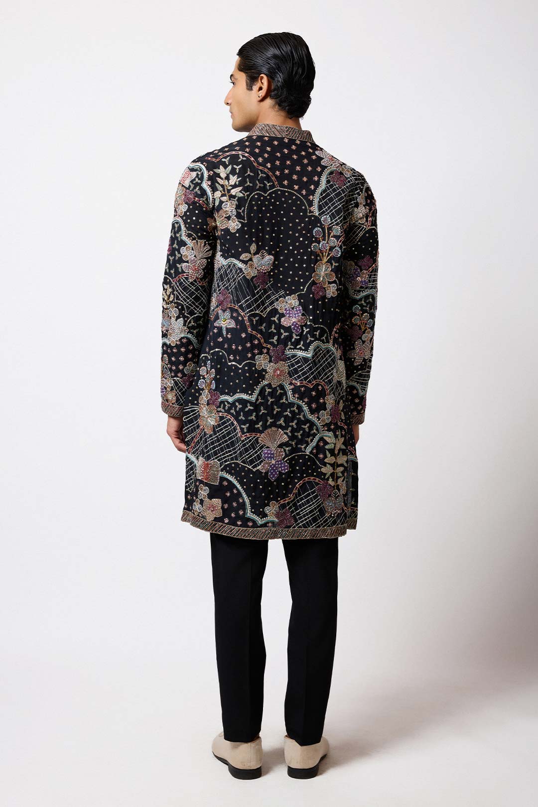 Rear view of black scallop edge kurta by Aisha Rao