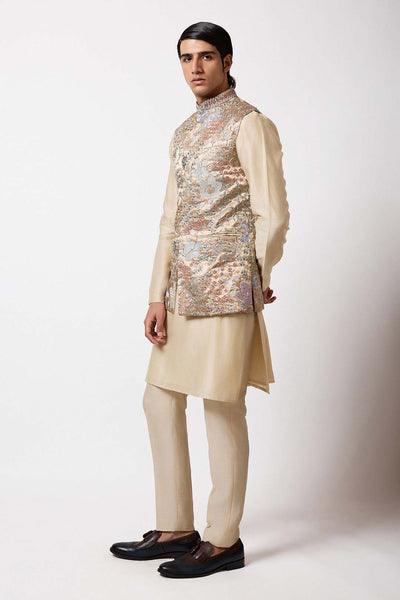 Man wearing Aisha Rao desert gold brocade bundi front view
