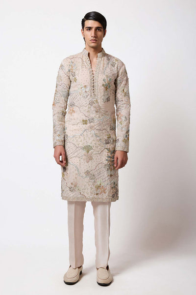 Woman wearing Aisha Rao Matilda Ivory Applique Embellished Scallop Organza Kurta