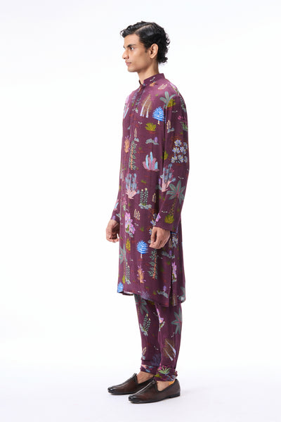 Closeup capturing the teakberry print on the mulberry crepe kurta.