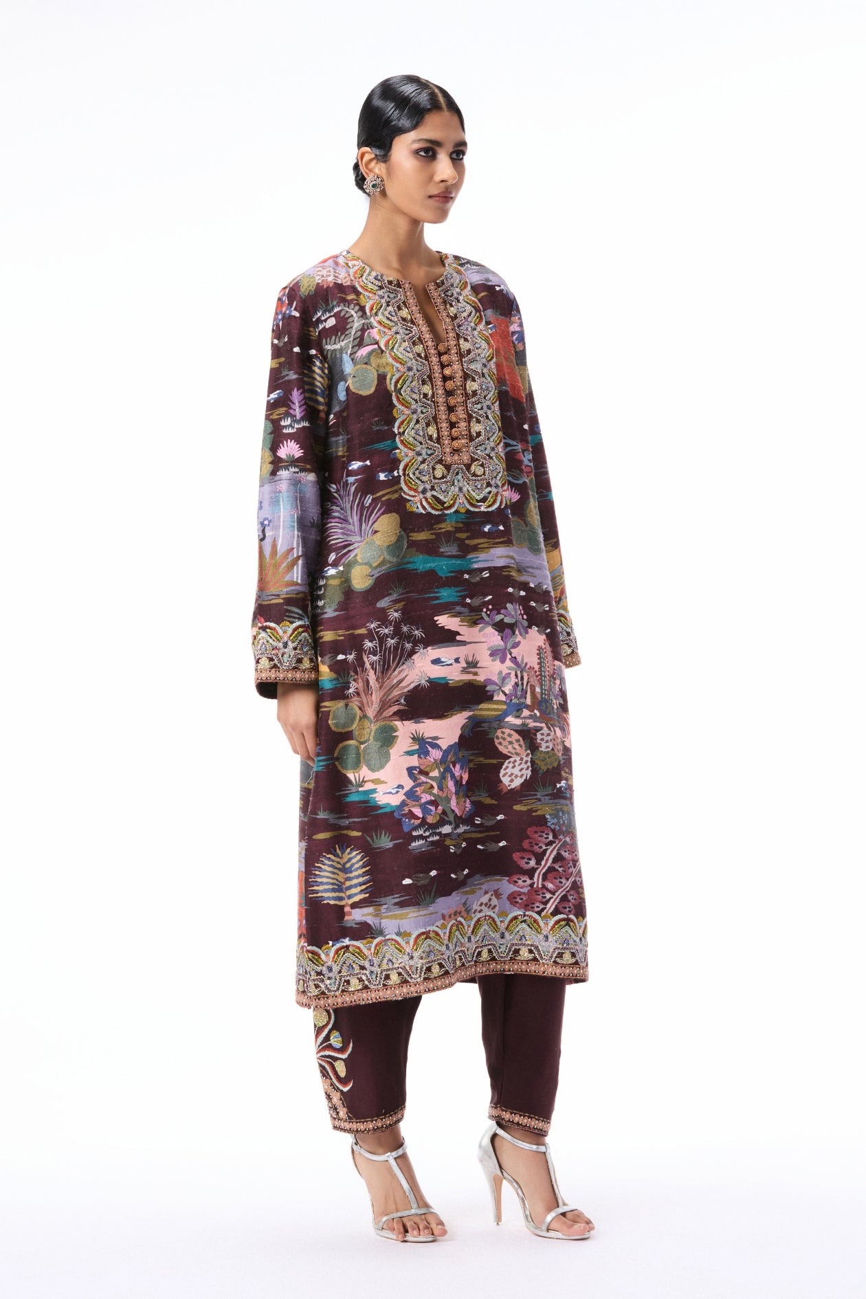 Closeup showing the applique embellishment on the teakberry printed raw silk kurta.