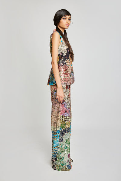 Side angle highlighting the maze embellishment and flowing lines.