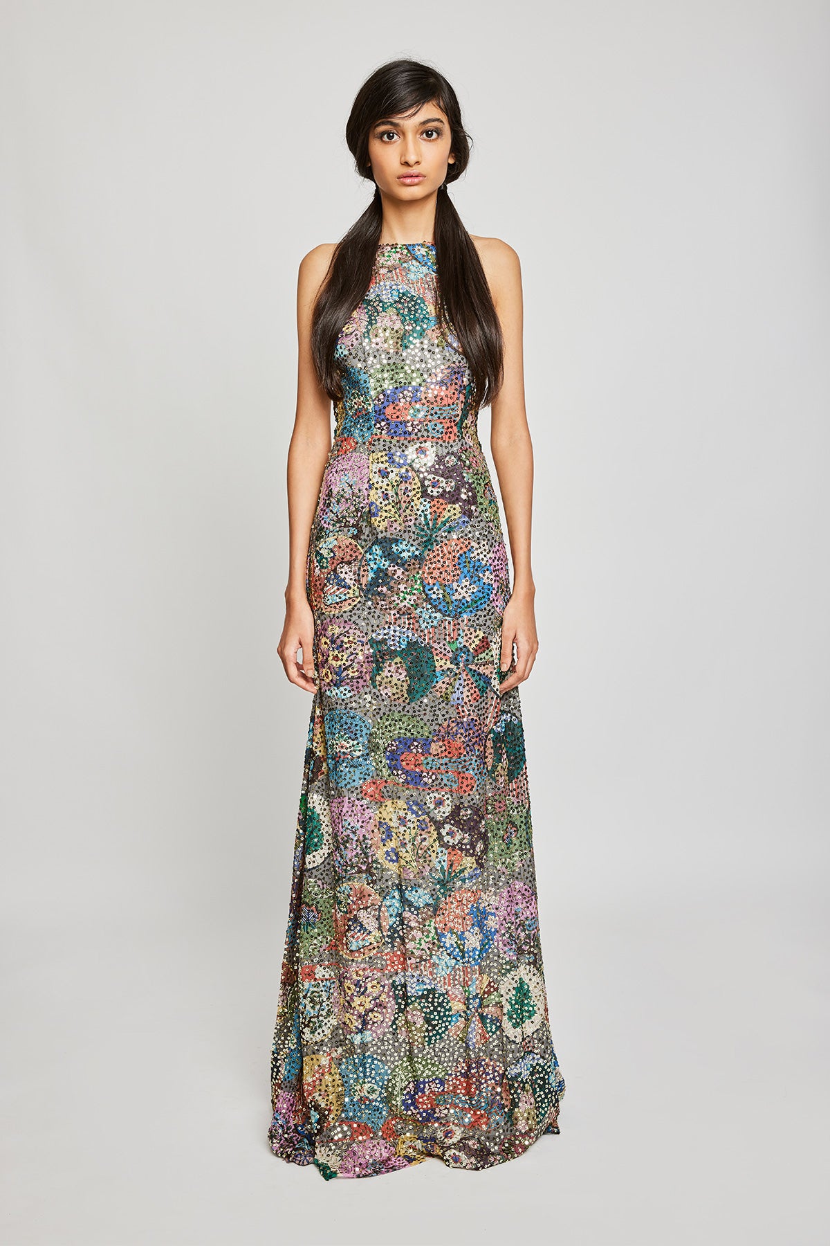 Left side view of Trencadís grey circle printed gown