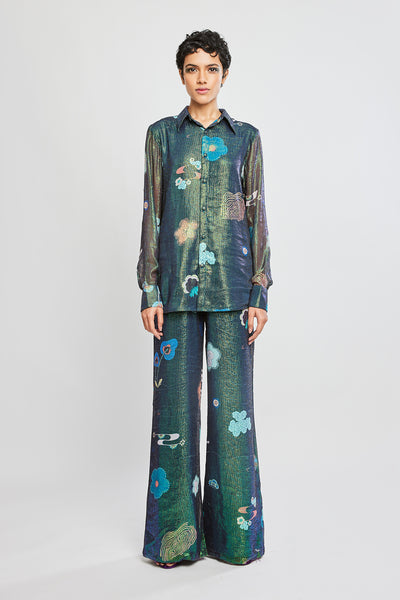 Front view of Trencadís green dobby button down shirt with wide leg pants